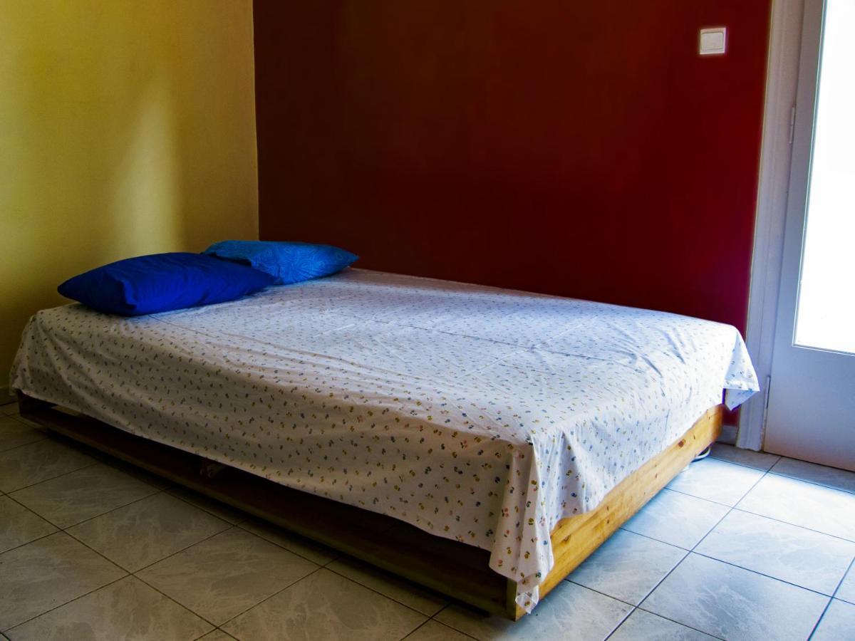 Birbili Youth Guest House Athena Bagian luar foto