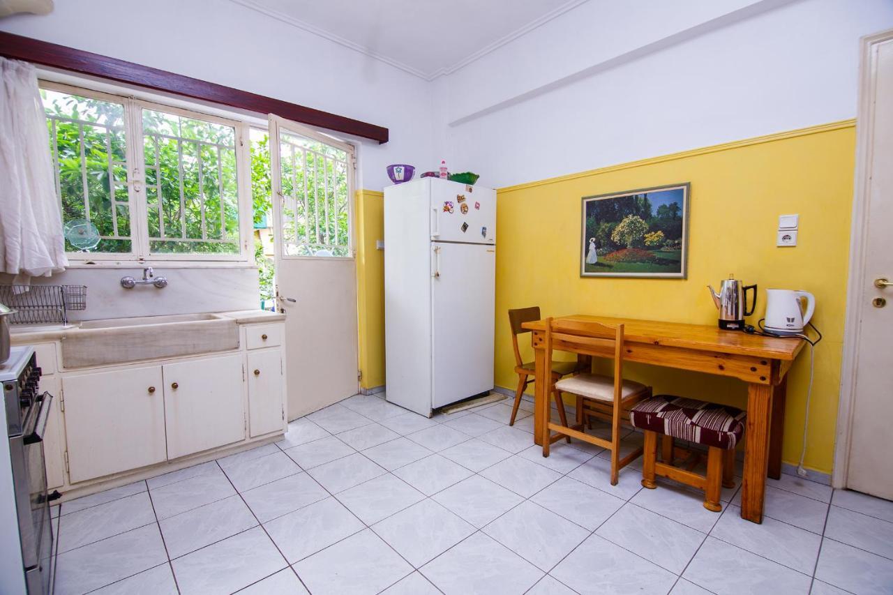 Birbili Youth Guest House Athena Bagian luar foto